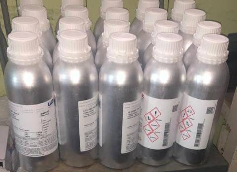 У Шегинях митники затримали колби з концентратом для парфумів