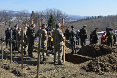 Останки січовиків Карпатської України перепоховали на Верецькому перевалі