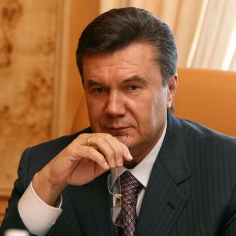 Янукович підпише мовний закон протягом місяця - джерело