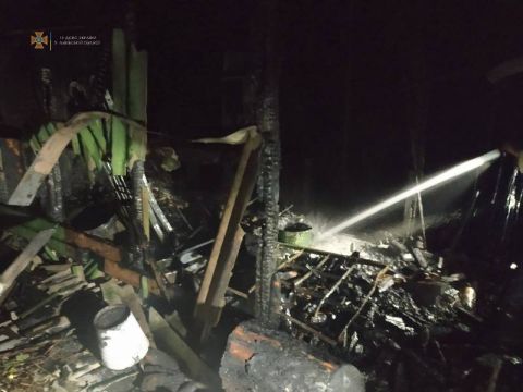 7 рятувальників гасили пожежу у будівлі на території одного із садових товариств Львівщини