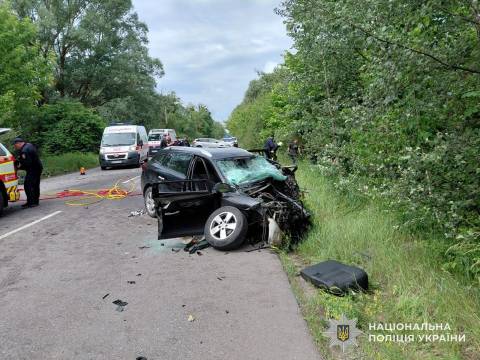 У Шептицькому в ДТП загинула водійка легковика та постраждали четверо людей