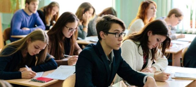 Із наступного року українські школярі зможуть обирати майже 50% навчальних предметів