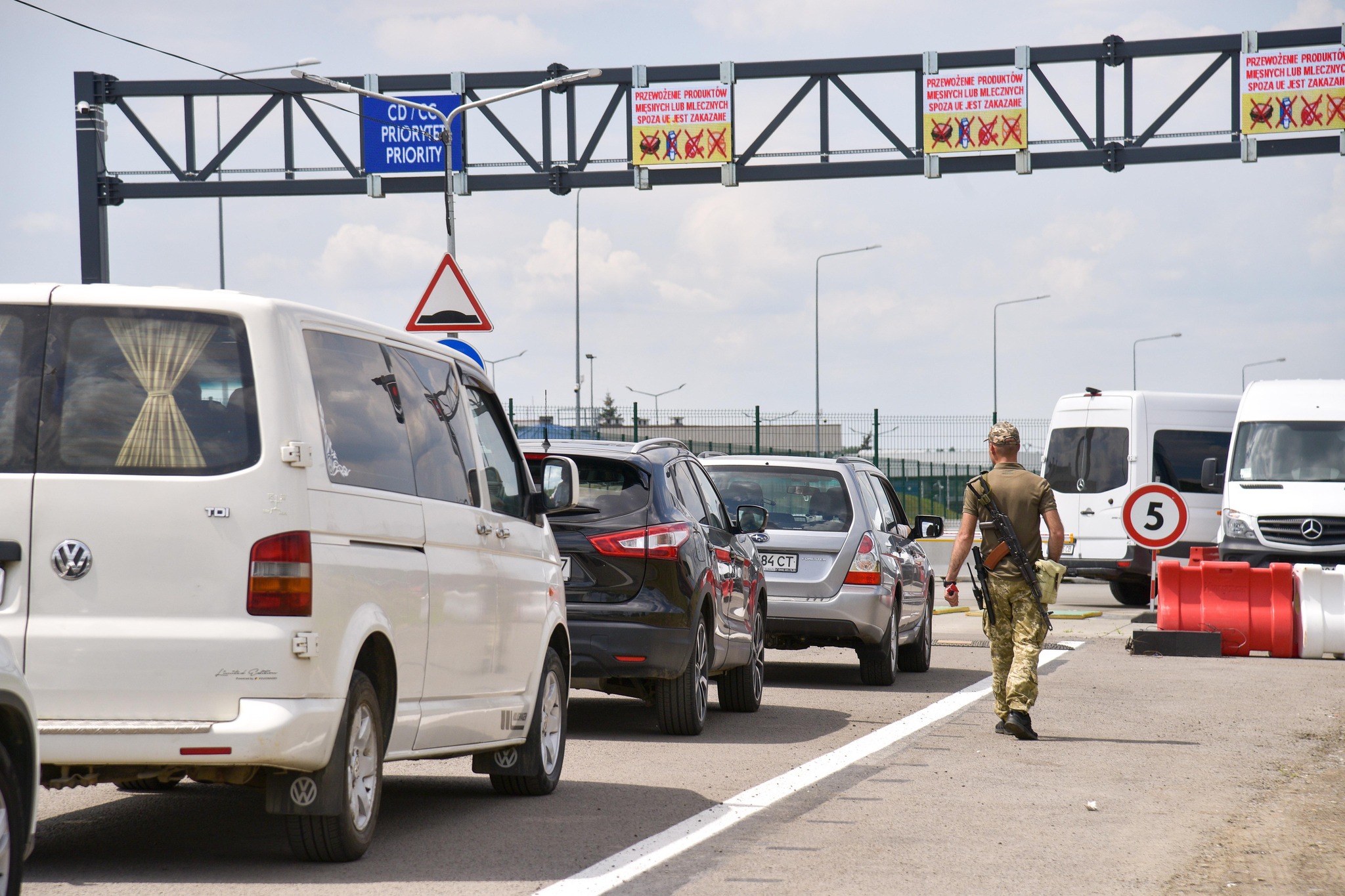 На кордоні з Польщею – черги з 35 авто