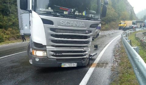 На трасі Київ-Чоп через зіткнення з вантажівкою загинув водій легковика