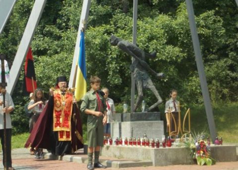 На Львівщині вшанували жертв трагедії в урочищі «Саліна»