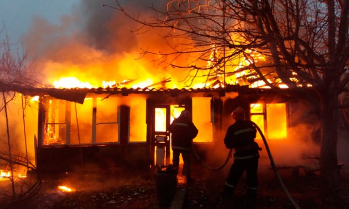 На Старосамбірщині згорів дерев'яний житловий будинок