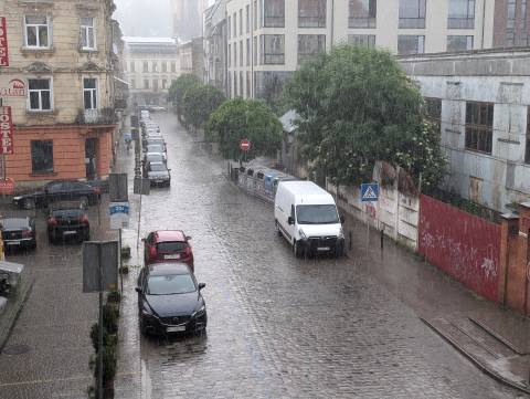 Погода на вихідні: грози, +23°C