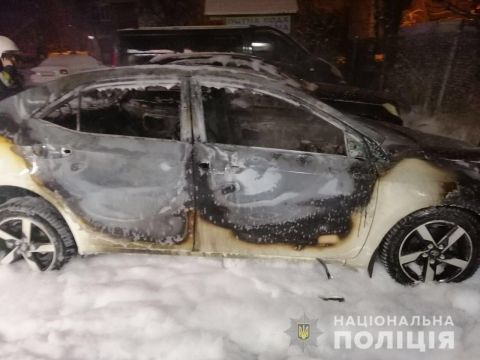 У Львові невідомі підпалили іномарку