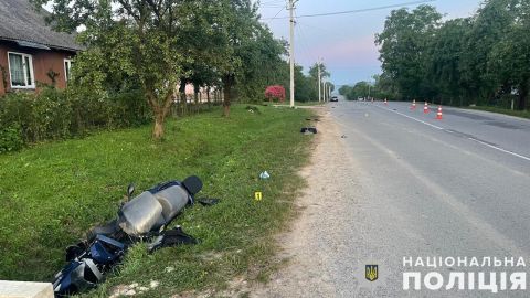 На трасі Смільниця – Хирів – Старий Самбір у ДТП постраждали водій та пасажир скутера