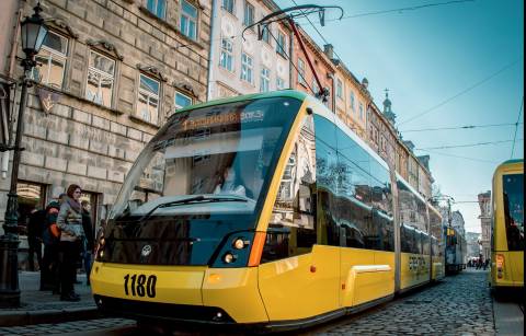 Громадський транспорт у Львові не працює через ракетну атаку 