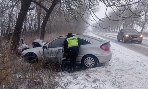 На трасі Львів – Луцьк у ДТП постраждали жінка та двоє дітей