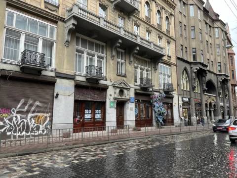 У Львові здають в оренду комунальне приміщення у будинку колишнього готелю Австрія