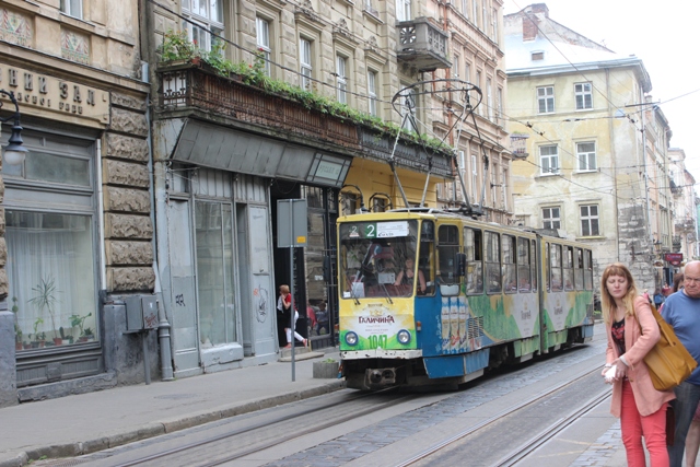 На трамвайних зупинках у Львові запрацювали інформаційні табло