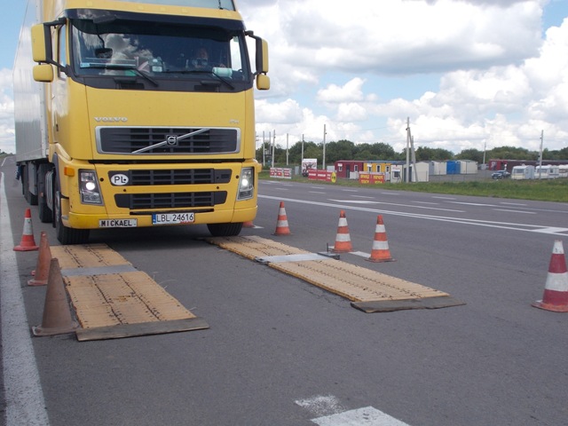 На Львівщині продовжують штрафувати вантажівки