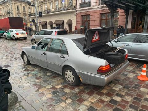 У центрі Львова поліцейські затримали чоловіка, який хотів підпалити СІЗО