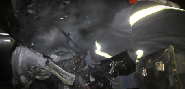 У Львові згоріла автівка Mercedes-Benz