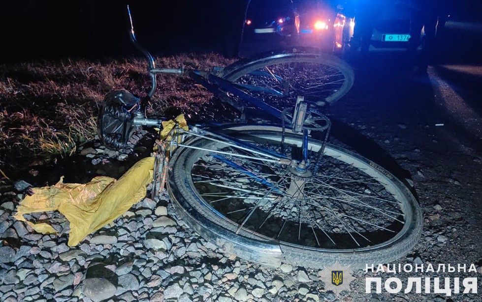 На Львівщині водій вантажівки на смерть збив велосипедиста