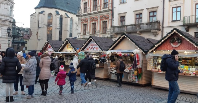 У Львові на тиждень продовжили роботу Різдвяного ярмарку