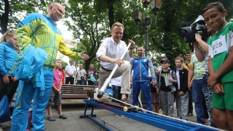 Колективна любов Садового поволі опускається на дно океану