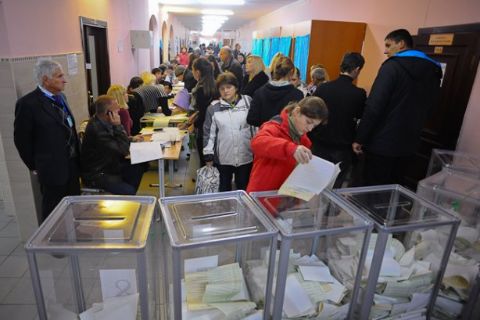 У 118 окрузі перемагає Дубневич, проте 42% не визначились з вибором, – соцопитування Рейтинг