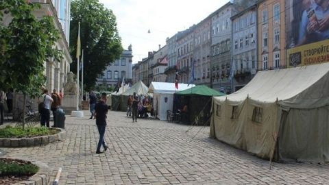 Поліція розслідує напад активістів на Львівську міську раду