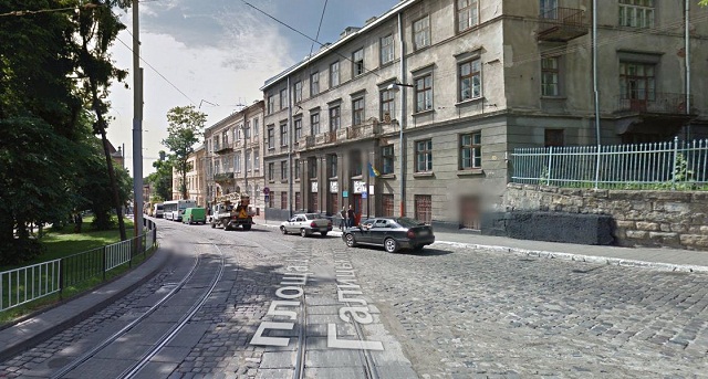 У центрі Львова мотоцикліст збив двох пішоходів