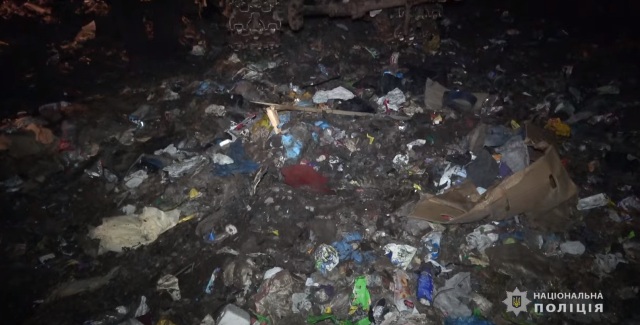 На Житомирщині затримали три вантажівки із львівським сміттям
