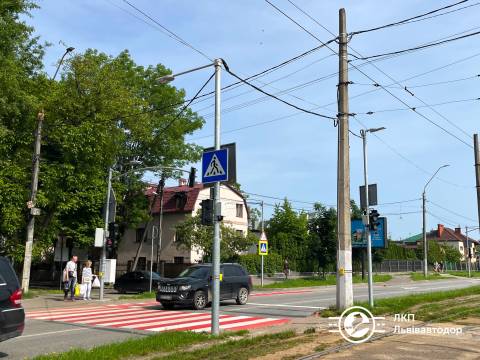 На перехресті Княгині Ольги – Бойчука у Львові запрацював новий світлофор