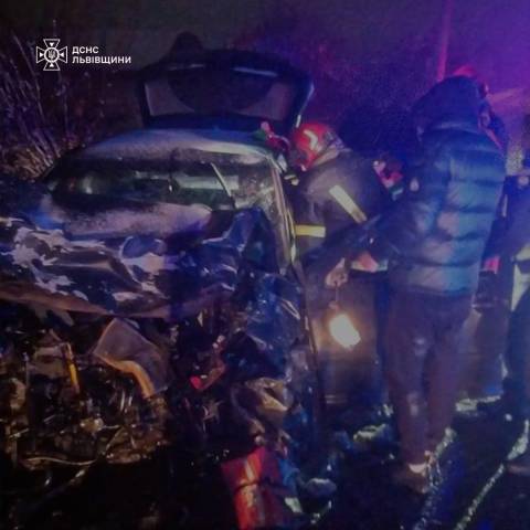 Поблизу Львова у ДТП постраждали троє людей