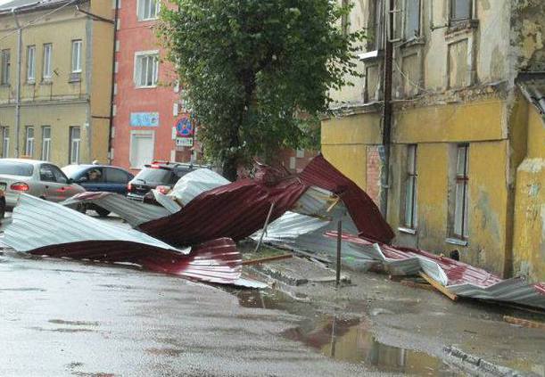 В Самборі відновили електропостачання після буревію