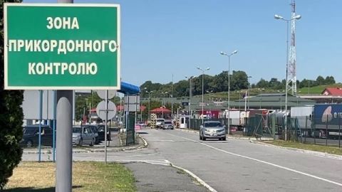 На кордоні з Польщею – черги з 195 авто та 30 пішоходів