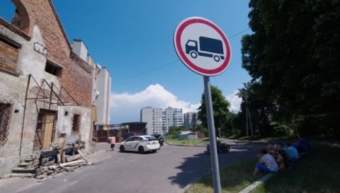 На Варшавській-Сосновій незаконно заблокували в'їзд