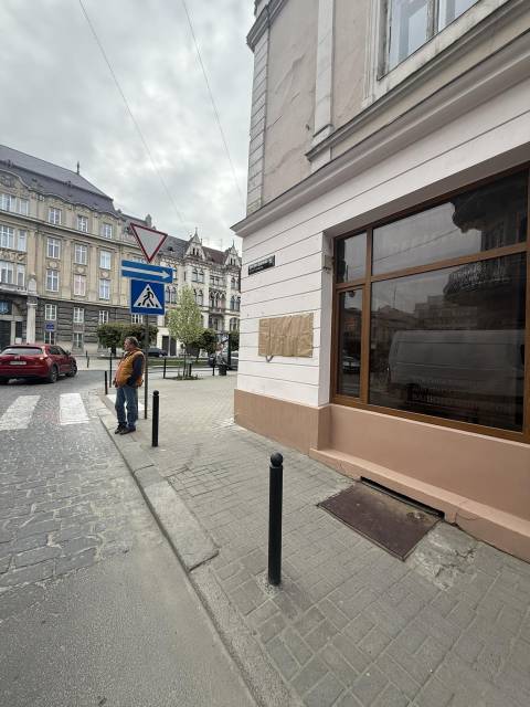 У Львові викрали меморіальну таблицю Джохару Дудаєву
