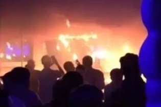 14 осіб госпіталізовано внаслідок пожежі у клубі Мі100