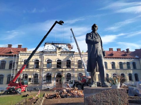 Пошкоджений університет у Дублянах накриють німецьким металевим куполом