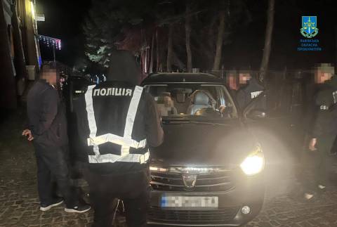 Львів'янин за 23 тисячі доларів намагався переправити ухилянта за кордон