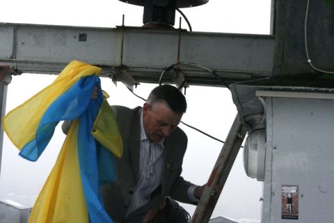 Сьогодні урочисто підняли прапор України над ратушею (ФОТО)