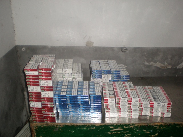 За вихідні львівські прикордонники "вполювали" майже 1300 пачок контрабандних цигарок