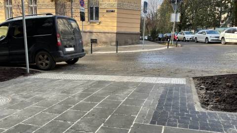 На Чернігівській облаштували нове безбар’єрне покриття