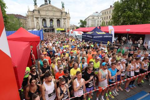 5000 бігунів взяли участь у благодійному Напівмарафоні від Нової пошти у Львові