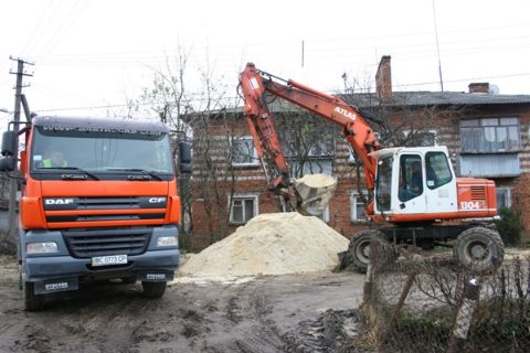 Садовий пообіцяв до кінця листопада завершити реконструкцію каналізаційних мереж на вул. Купчинського