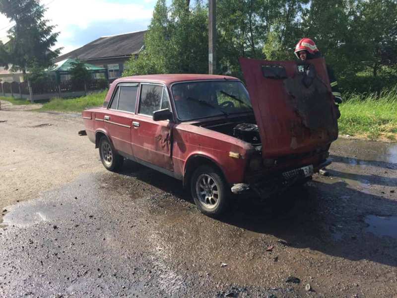 На Львівщині згоріла автівка ВАЗ