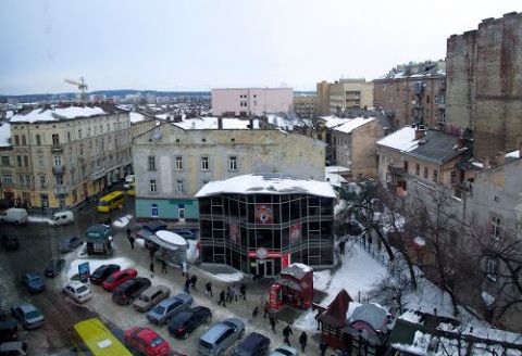 ЛМР незаконно дала в оренду земельну ділянку в центрі міста, на якій збудували заклад громадського харчування