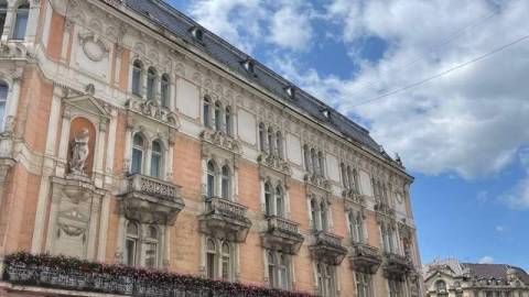 Львівський готель Жорж оштрафували на 170 тисяч за критичний стан фасаду будівлі