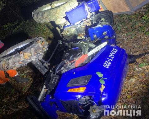 На Львівщині трактор перекинувся на водія: є загиблий