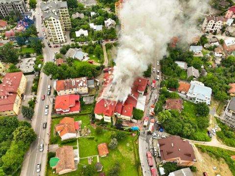Пожежа в готелі в Трускавці: рятувальники евакуювали 10 людей