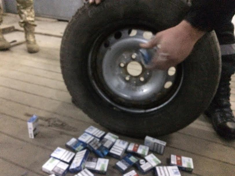 У Краковці спіймали українця з 600 пачками цигарок