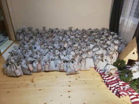 Різдвяні пакунки зі Мшанця (фото: Фб Р. Грома)