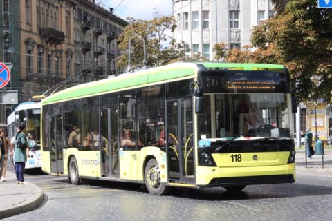 У Львові водій тролейбуса збив пішохода