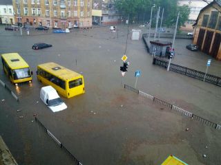 Після зливи. Перехрестя вул. Сахарова-Вітовського